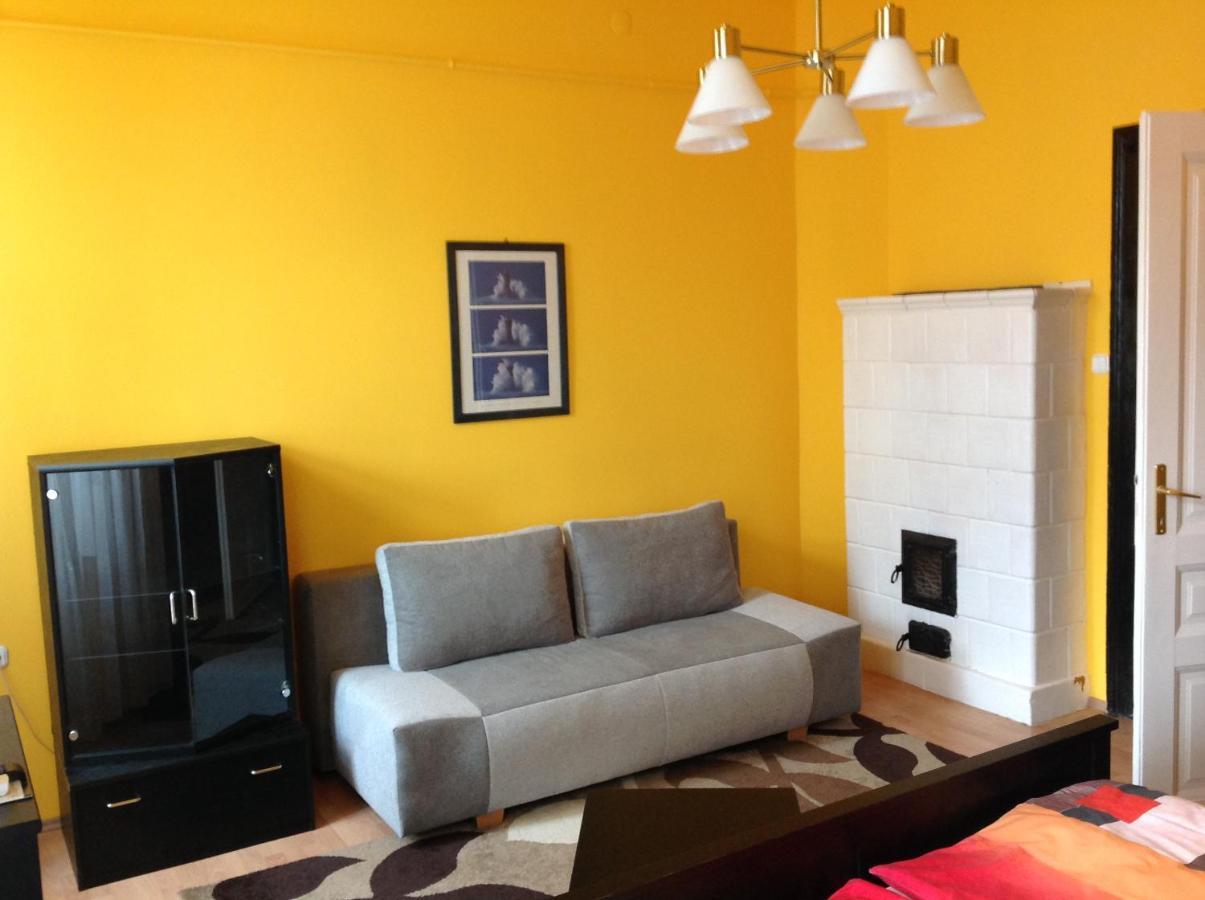 King Apartman Sarvar Exterior photo