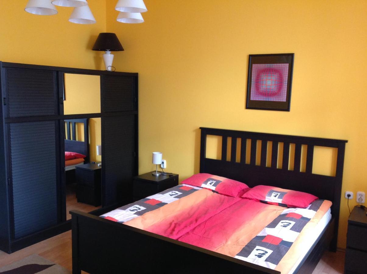 King Apartman Sarvar Exterior photo