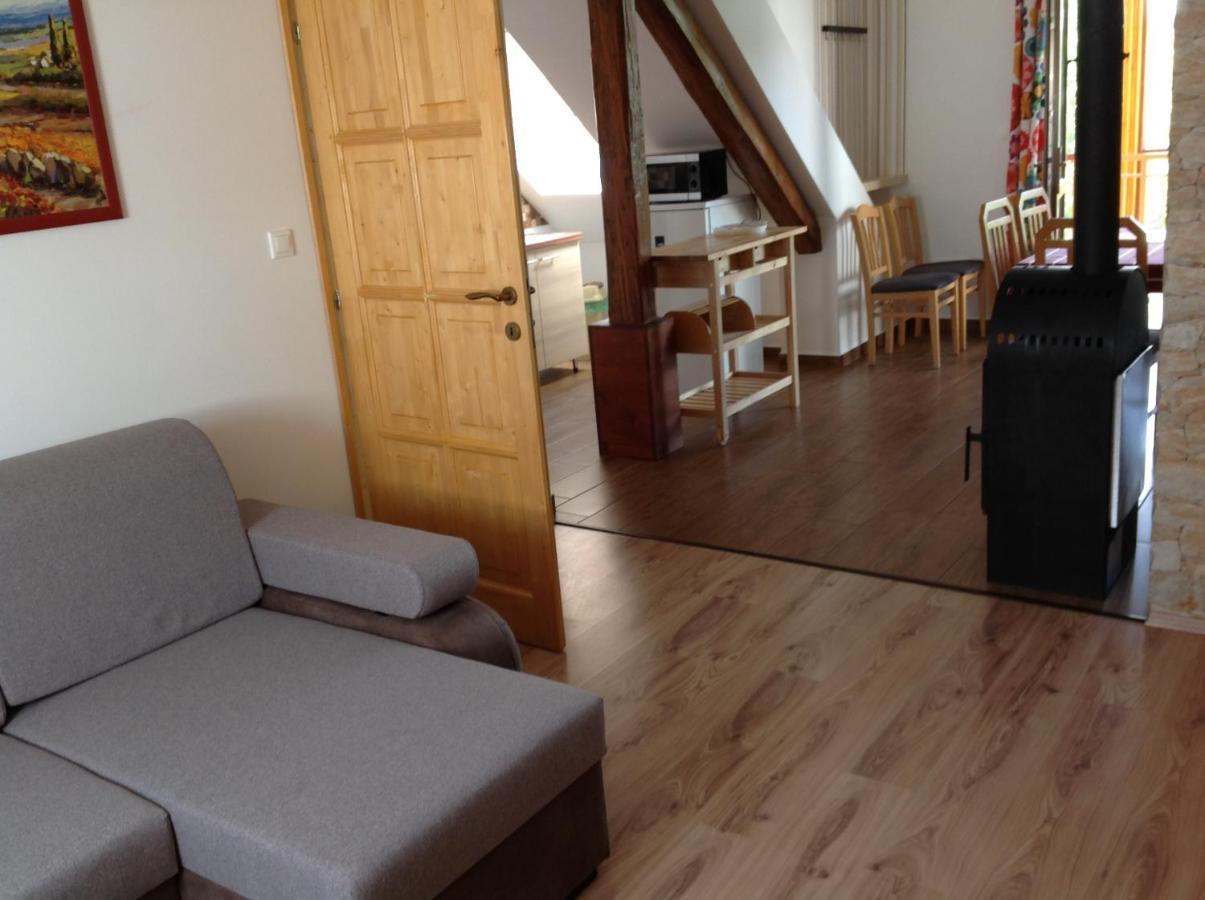 King Apartman Sarvar Exterior photo