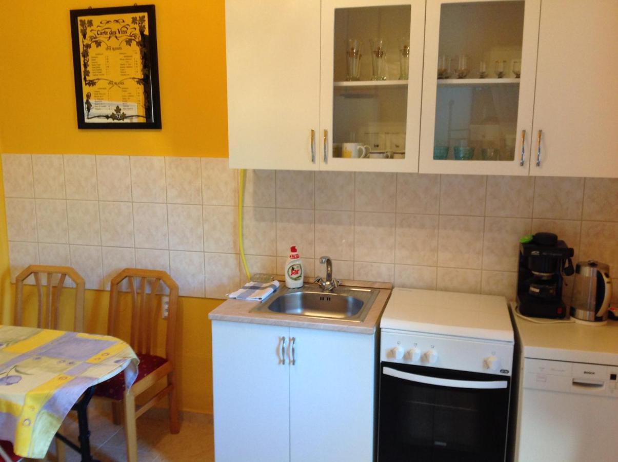 King Apartman Sarvar Exterior photo